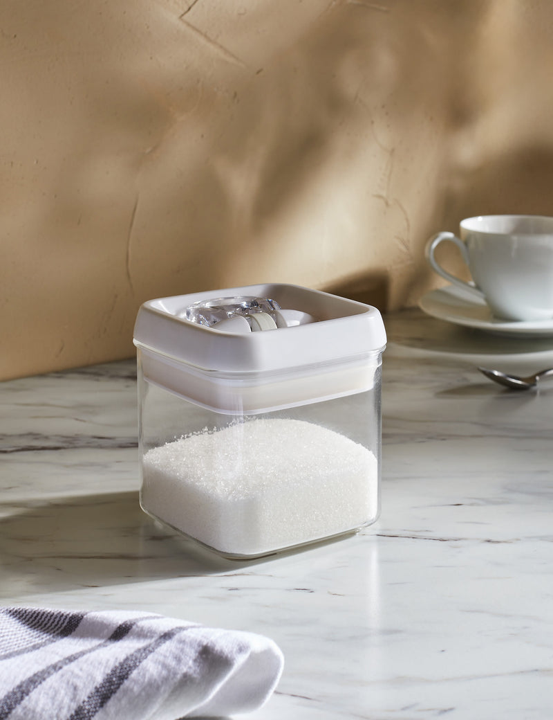 Square flip-tight food storage container 0.5L (British brand)