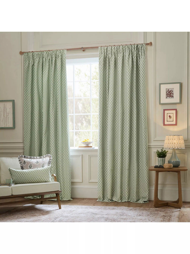 Sanderson Hutton Paar gefütterte Bleistiftfalten-Vorhänge (137 cm Länge)
