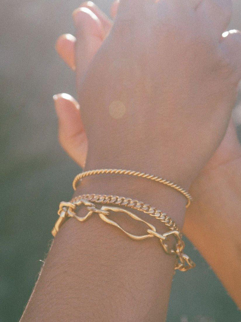 Ottoman Hands Etta chain bracelet gold (British brand)