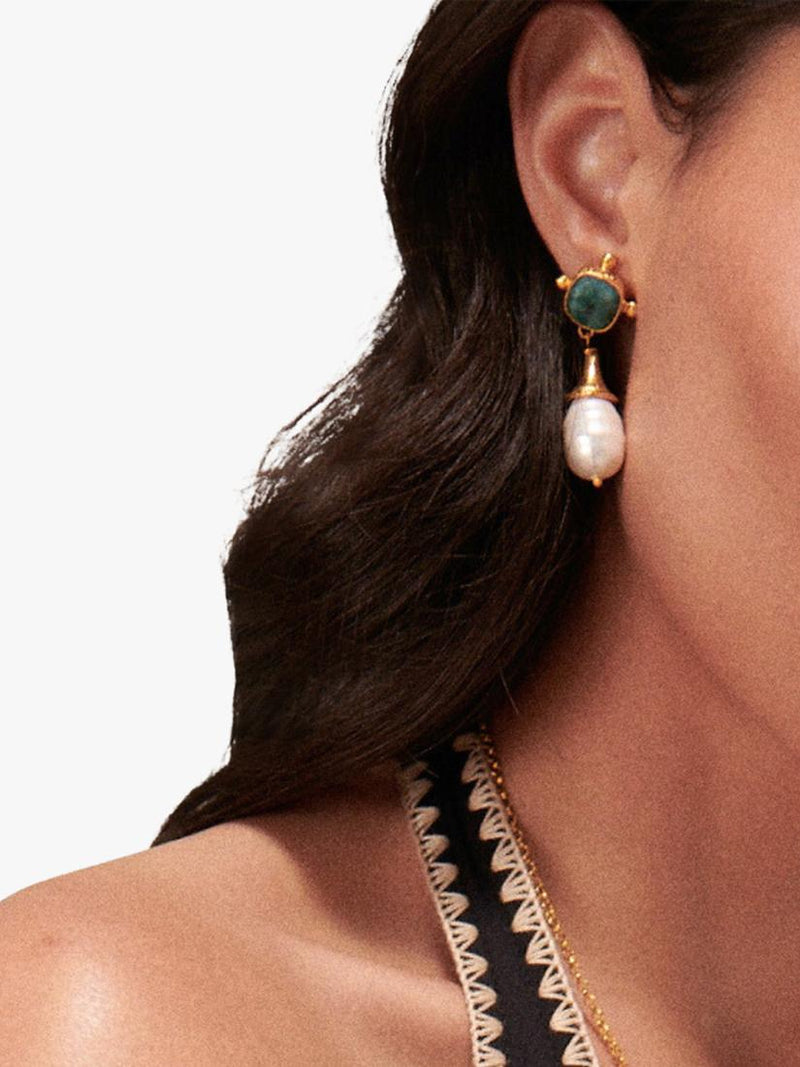 Ottoman Hands Esmeray emerald pearl drop stud earrings gold - British product