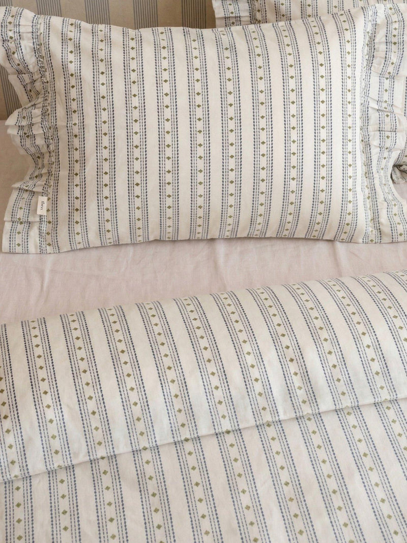 TBCo Ditsy double duvet cover set white floral UK version