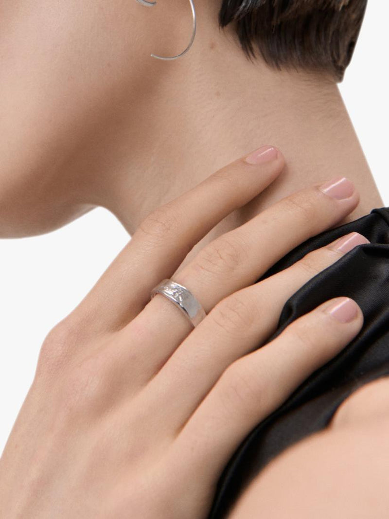 Ottoman Hands Dela adjustable band ring silver, UK version