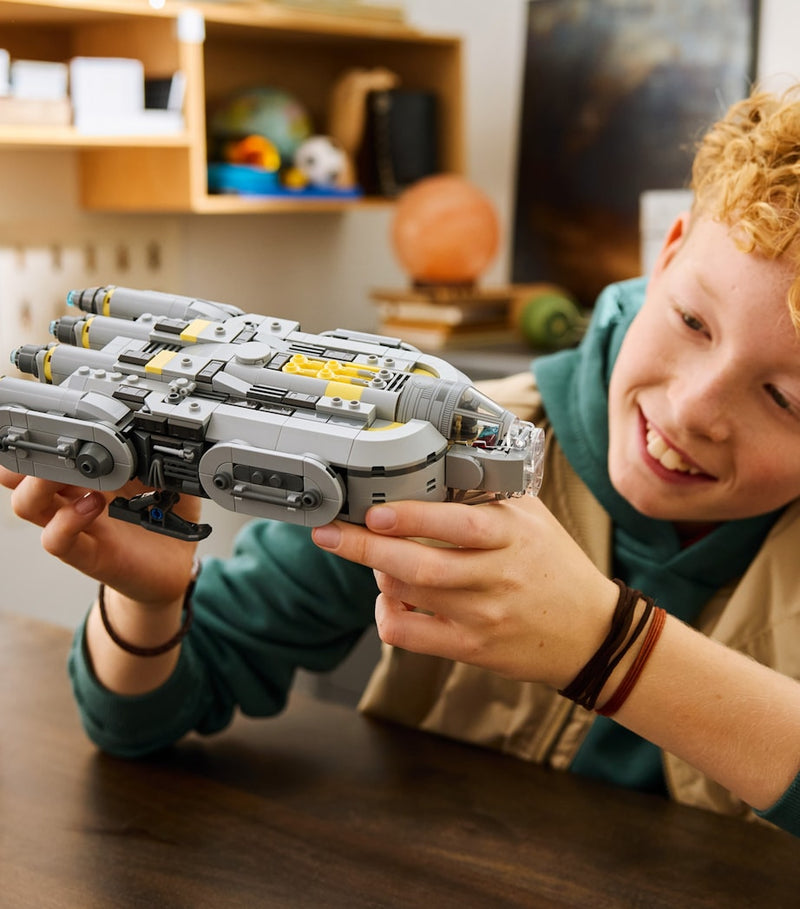 Lego Star Wars building set Anzellan Starship 701 pieces, UK version