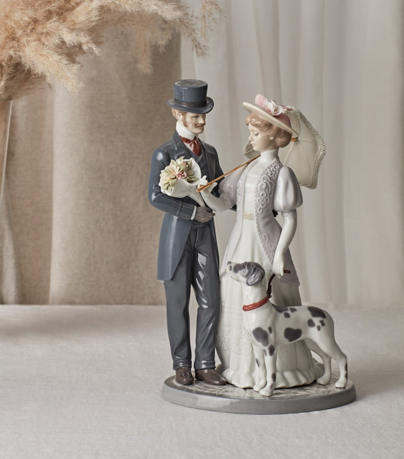 Lladró A Romantic Stroll porcelain figurine 33cm - British product