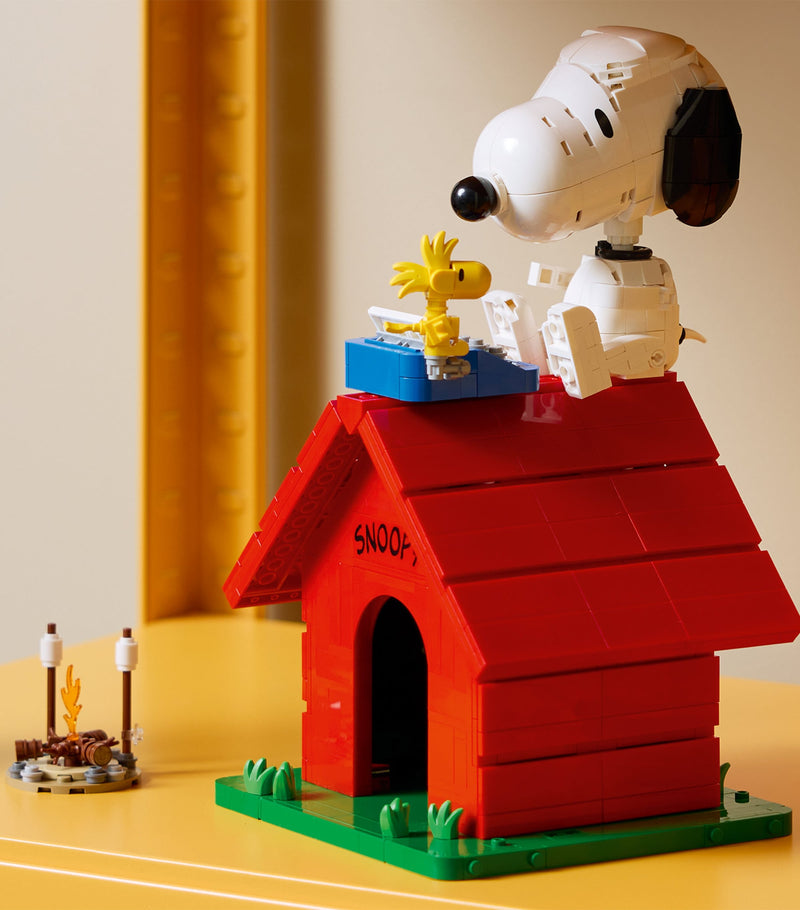 LEGO Ideas Peanuts Snoopy's Doghouse building set - British product