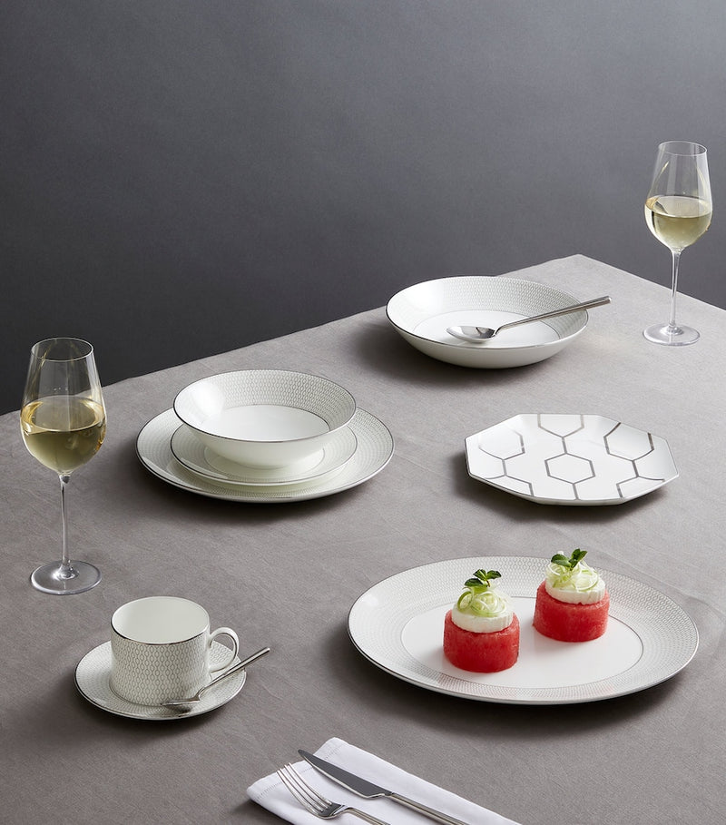 Wedgwood Gio Platinum Plate 28cm, UK version