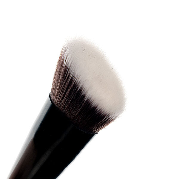 Brushworks No. 9 Angled Flat Top Foundation Brush - British product