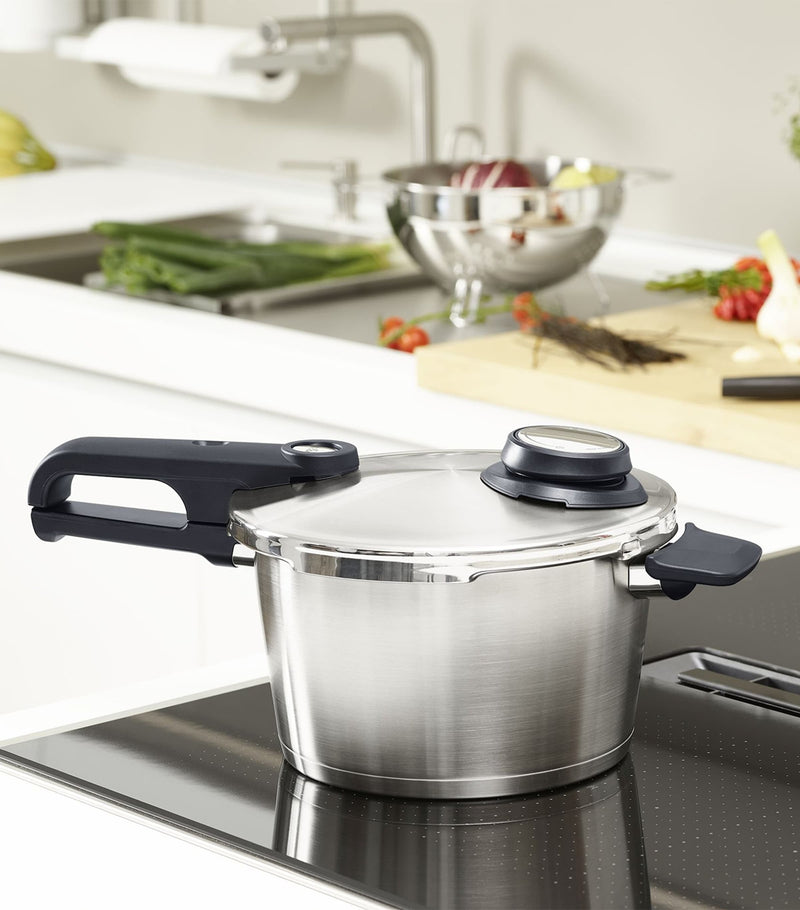 Fissler Vitavit Premium pressure cooker with insert 22cm - British product