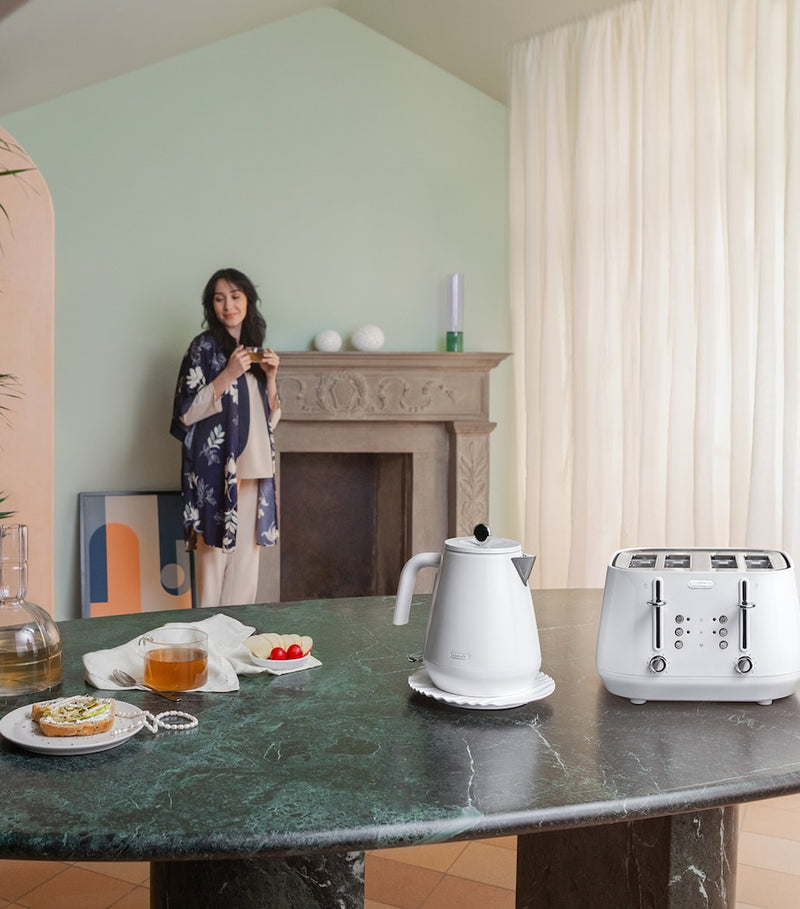 De'Longhi Eclettica four-slot toaster with extra lift function - British product