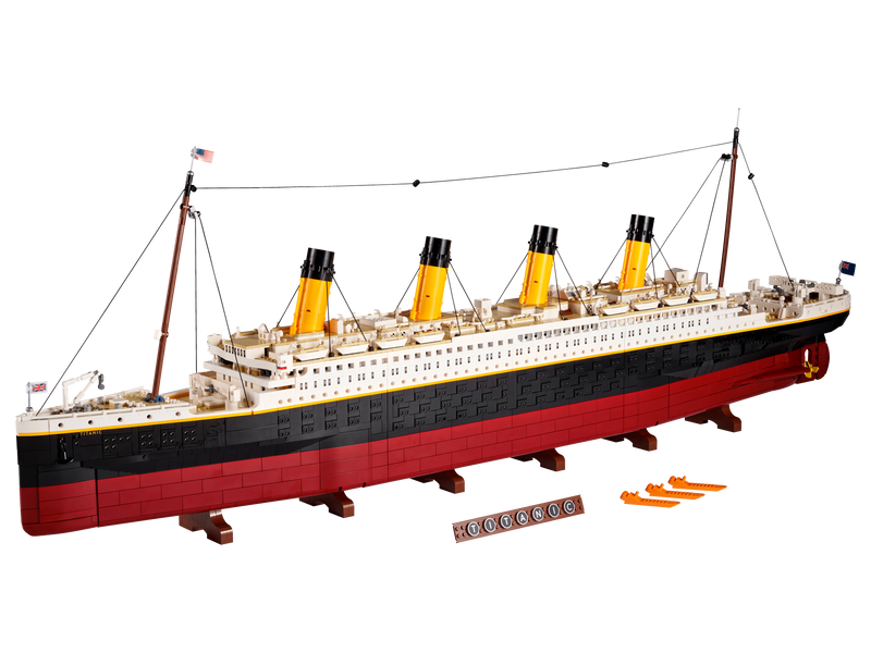 LEGO Titanic model ship 9090 pieces (British brand)