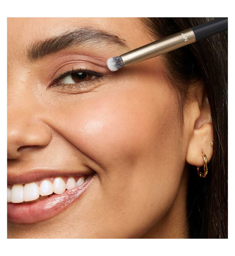 No7 Pro Artist Detailed Stroke Precision Eyeshadow Brush, imported from the UK