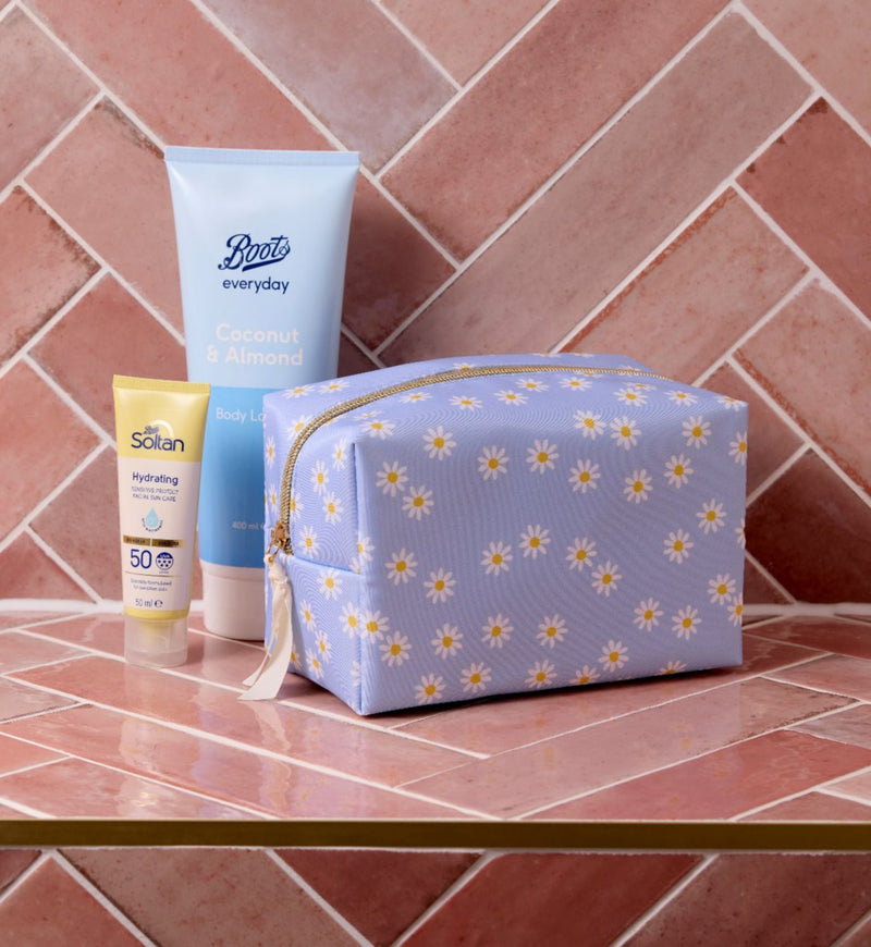Boots Square Daisy Blue toiletry bag - British product