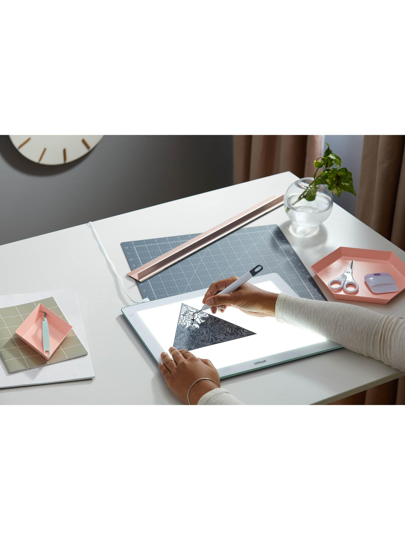 Cricut BrightPad Go cordless light pad 29.2cm x 22.8cm (British brand)