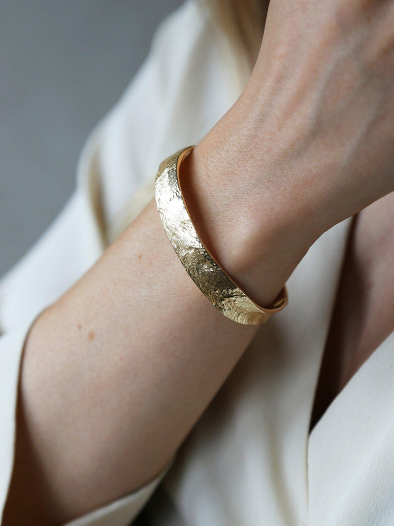 Tutti textured cuff bracelet gold - British product