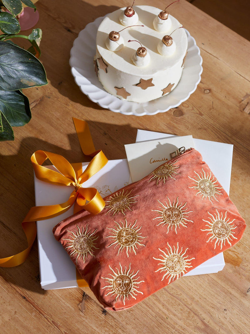 Elizabeth Scarlett Sun Goddess velvet pouch rust, UK version