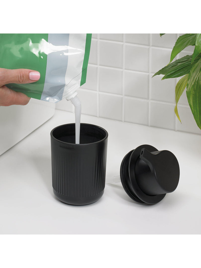 Distributeur de savon ReBorn en plastique recyclé H14xl10xP8,60cm - Produit britannique