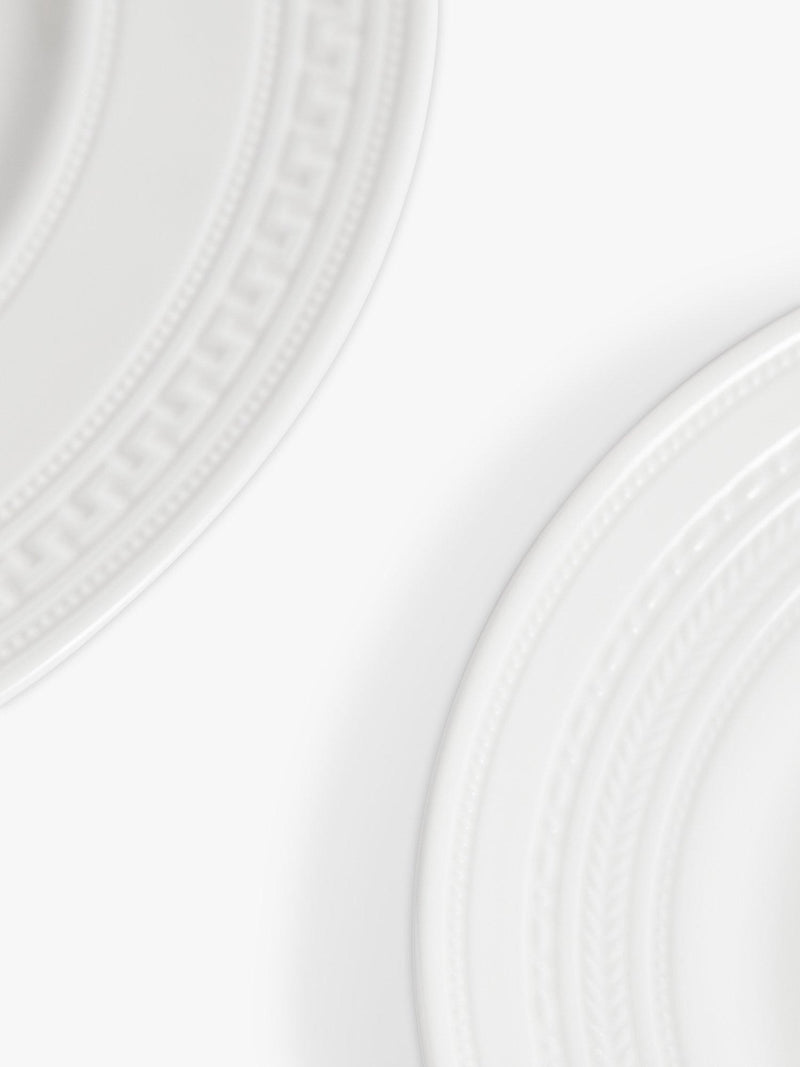 Wedgwood Intaglio bone china dinnerware set 16 piece (British brand)