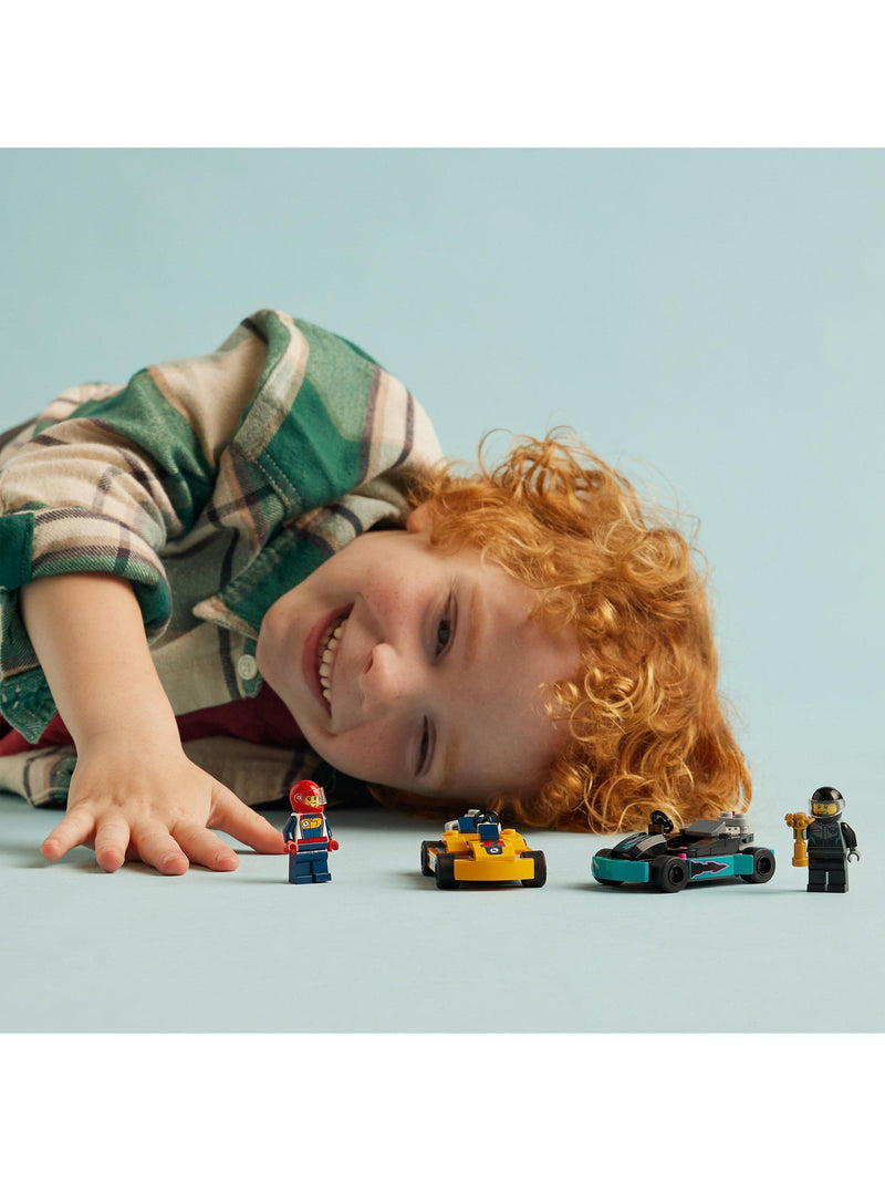 Go-Karts and Race Drivers Toy Set with 99 Pieces, UK version