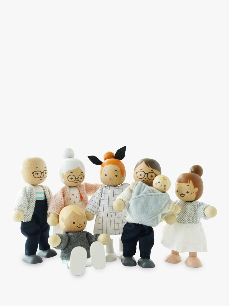 Le Toy Van poseable wooden doll family set with 7 figures, UK version