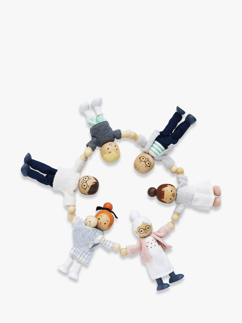 Le Toy Van poseable wooden doll family set with 7 figures, UK version