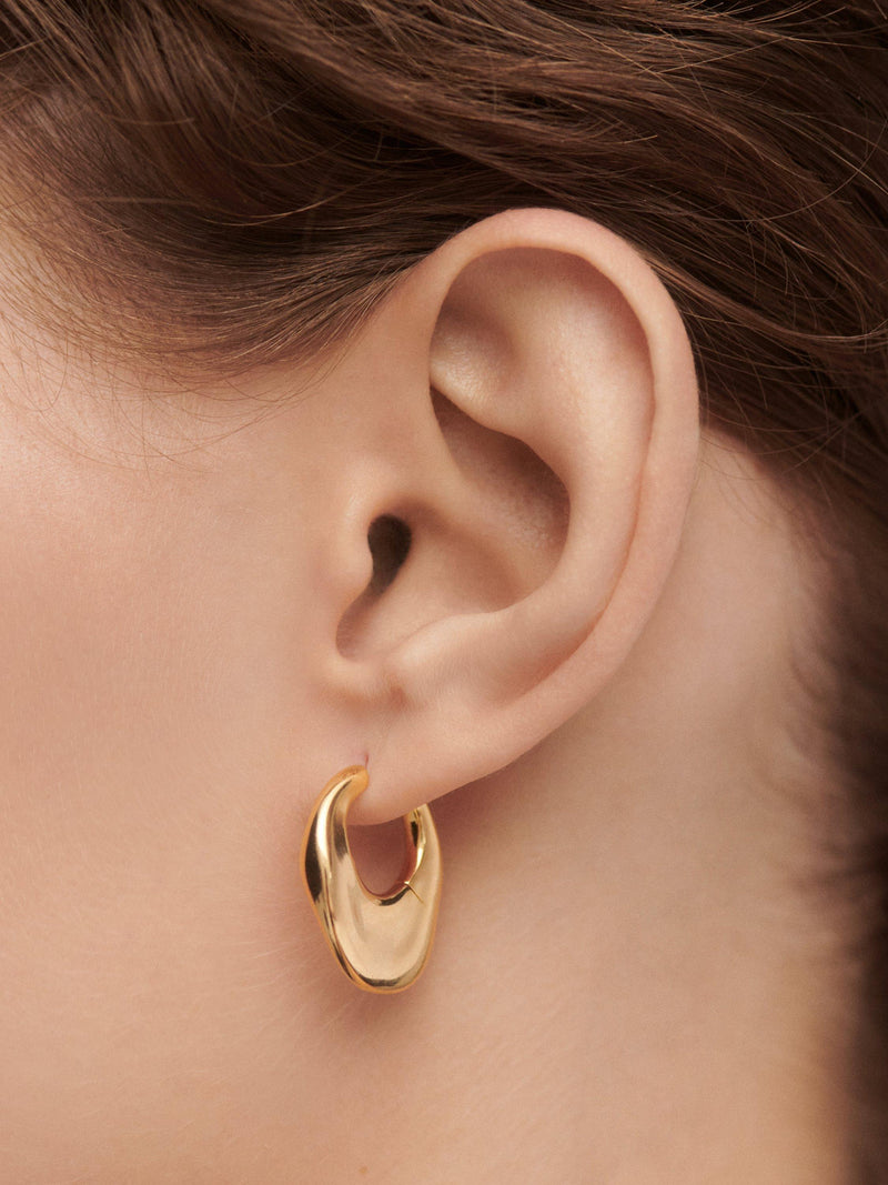 PDPAOLA Irregular Huggie Hoop Earrings Gold 2cm (British brand)