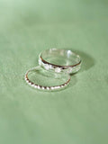 Daisy London Stern gravierter Bandring Silber, UK-Version