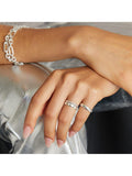 Daisy London Stern gravierter Bandring Silber, UK-Version