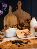 Selbrae House ceramic butter dish with oak wood lid and bee engraving, white (British brand)