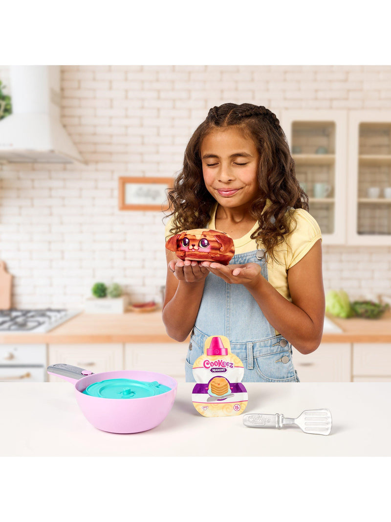 Cookeez Makery interactive Pancake Treatz Playset (British brand)