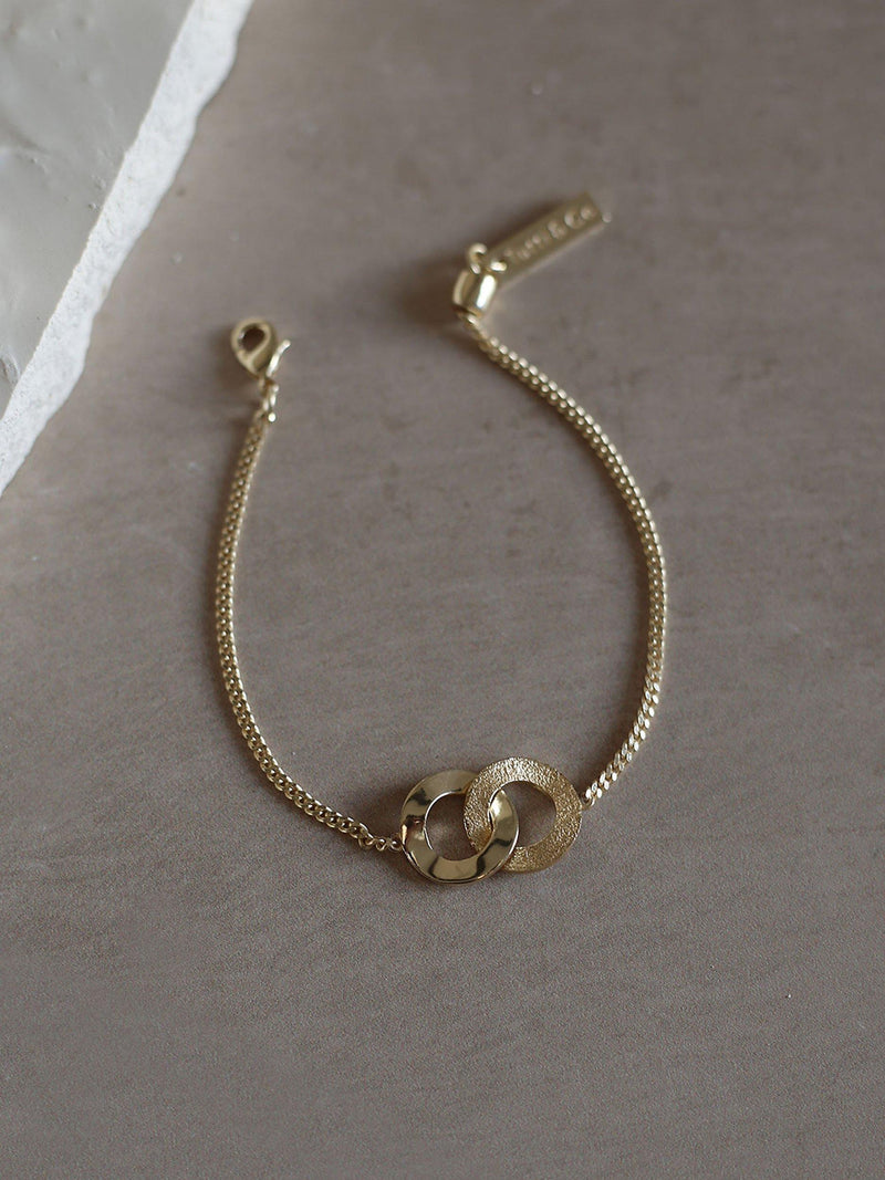 Tutti gold double loop chain bracelet with lobster clasp, UK version