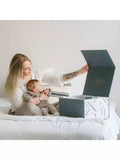 Lola&Lykke breastfeeding starter kit with wireless pump and accessories, UK version