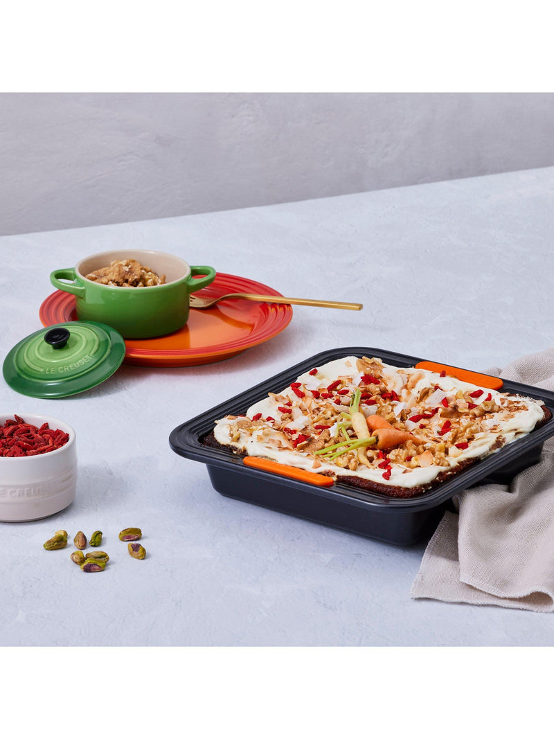 Le Creuset carbon steel toughened non-stick square cake tin 23cm, UK version