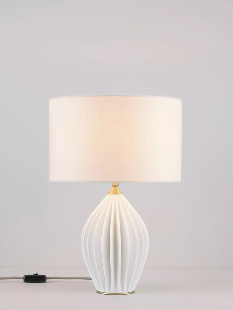 Original BTC Fin Queen table lamp natural (British brand)