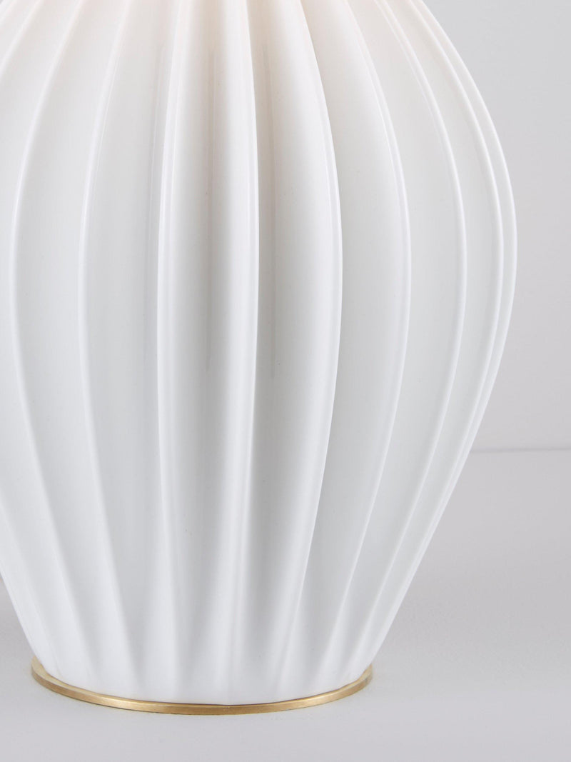Original BTC Fin Queen table lamp natural (British brand)