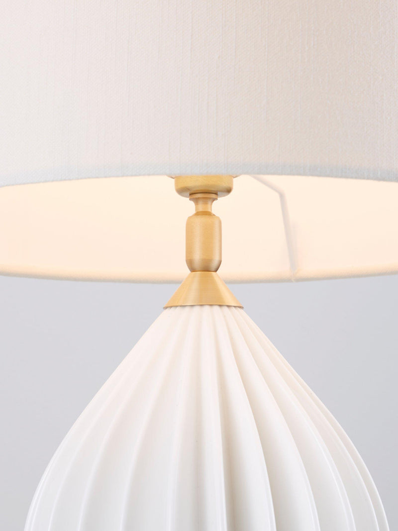 Original BTC Fin Queen table lamp natural (British brand)