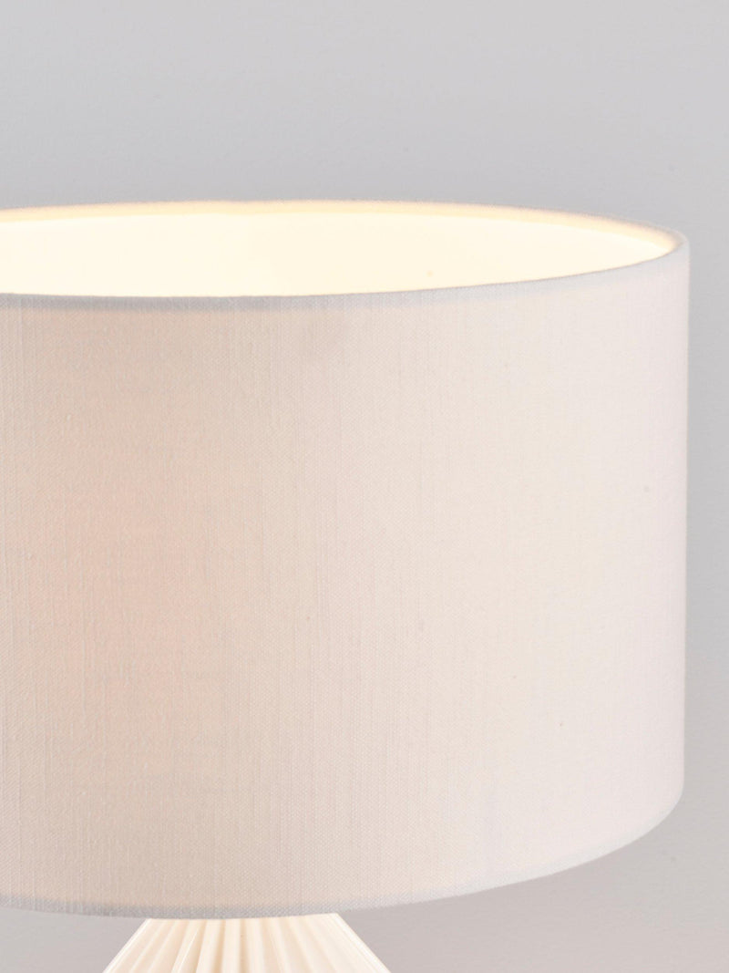 Original BTC Fin Queen table lamp natural (British brand)