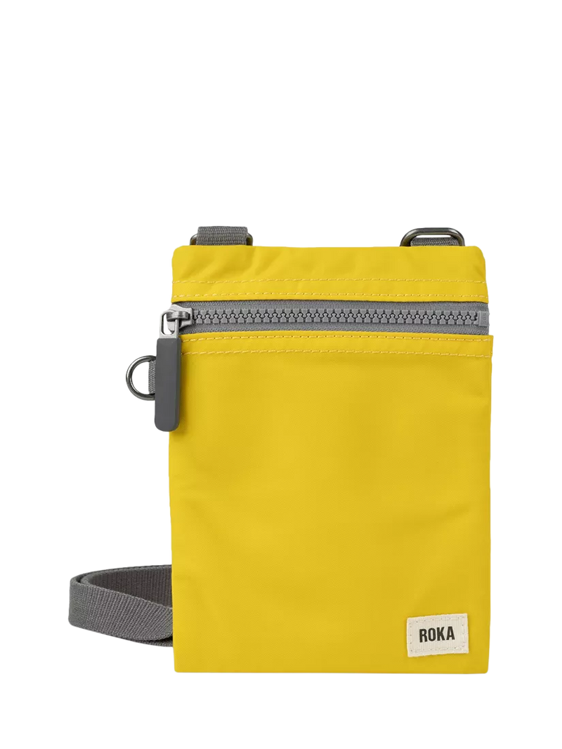 ROKA London Chelsea Umhängetasche aus recyceltem Nylon