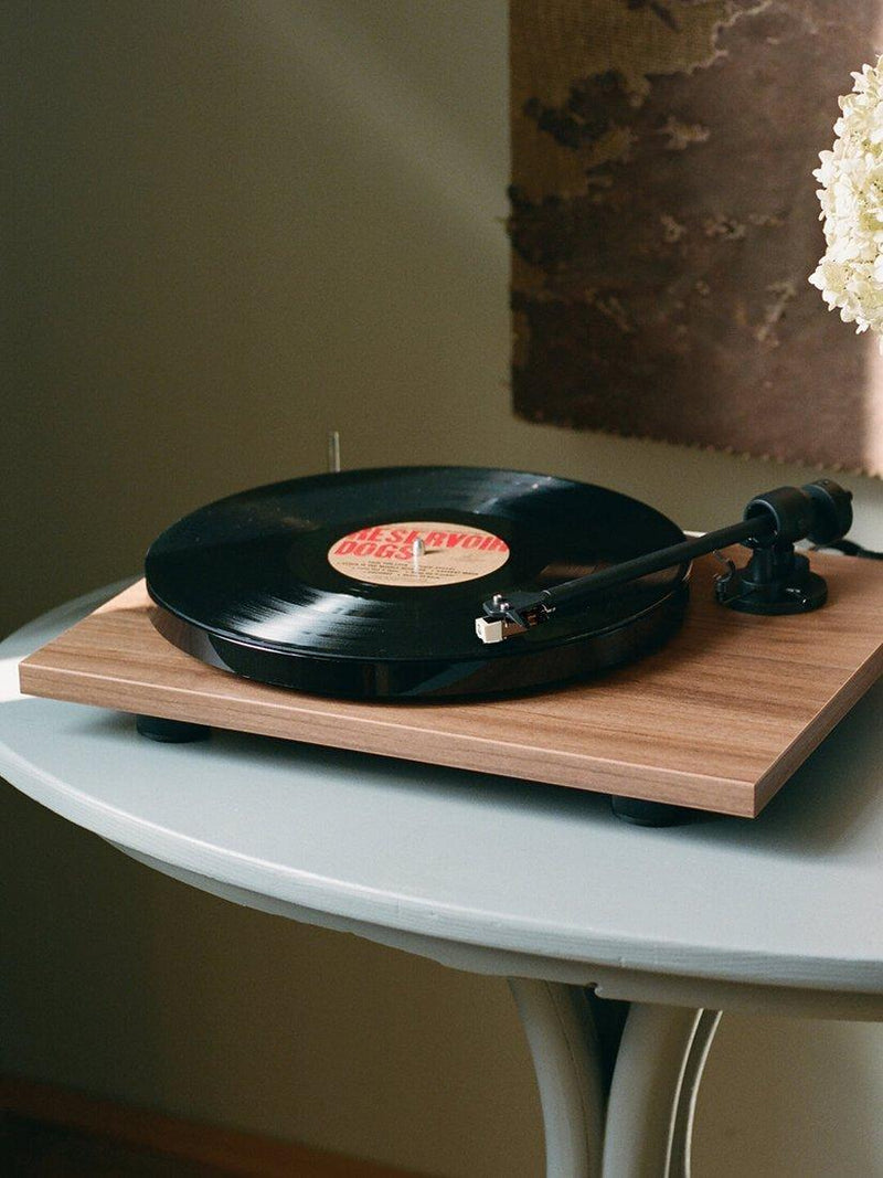 Pro-Ject E1 Phono turntable walnut finish (British brand)