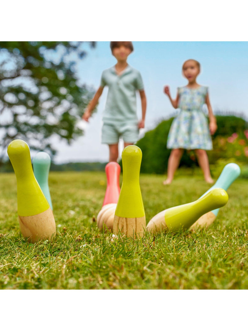 Mookie wooden skittle set outdoor game (British brand)