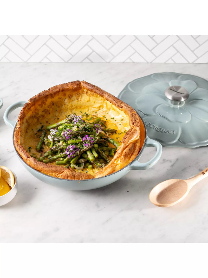 Le Creuset cast iron shallow casserole petal signature 26cm, UK version