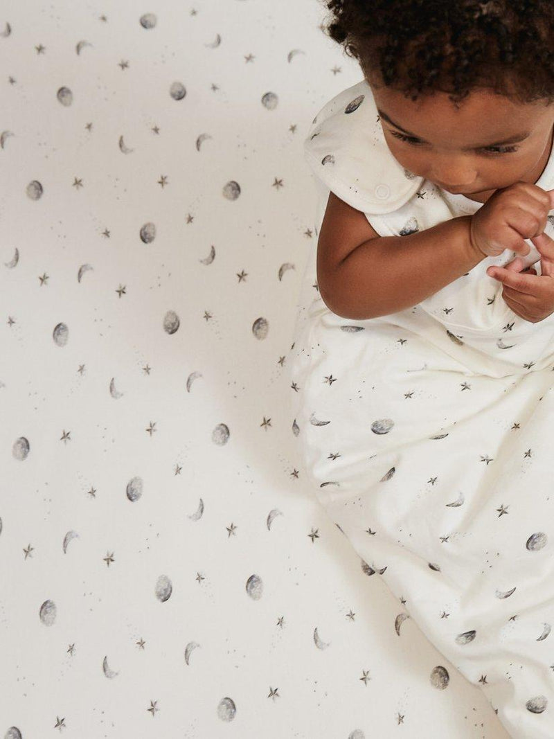 Rosa & Blue cotbed fitted sheet moon print white - British product