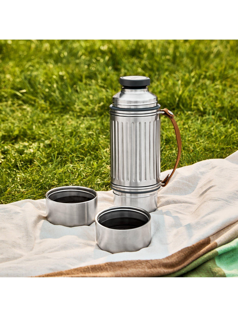 black+blum vacuum insulated flask with two cups 1L (British brand)