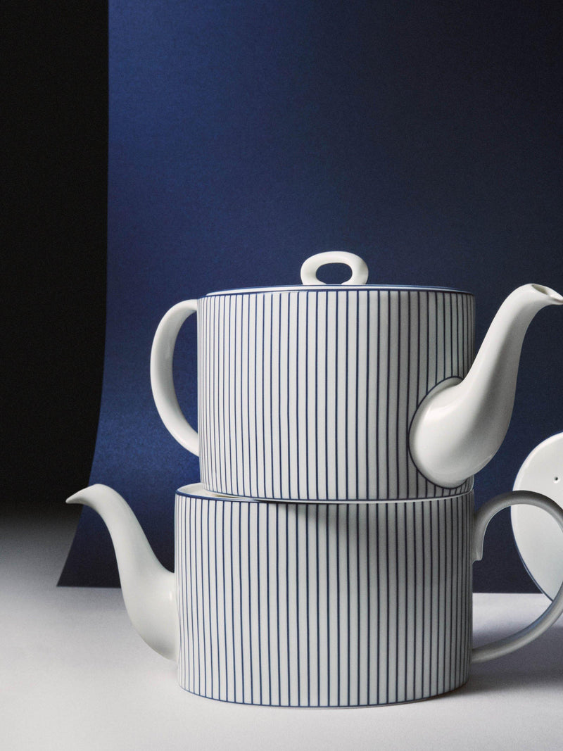 Wedgwood bone china teapot 940ml white blue pinstripe (British brand)