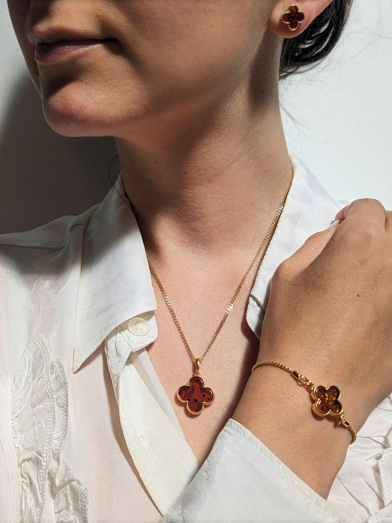 Be-Jewelled Baltic amber clover pendant gold cognac, imported from the UK