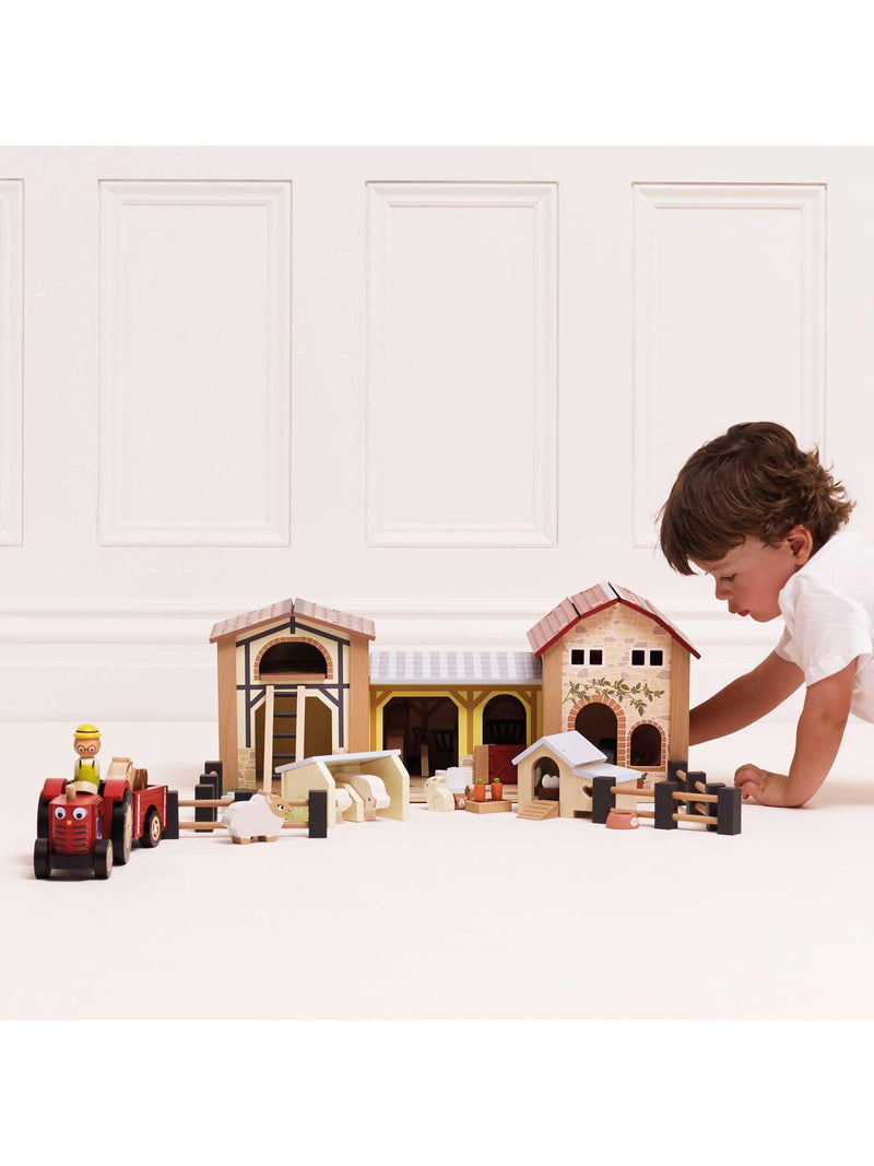 Le Toy Van wooden farmyard stable playset (British brand)