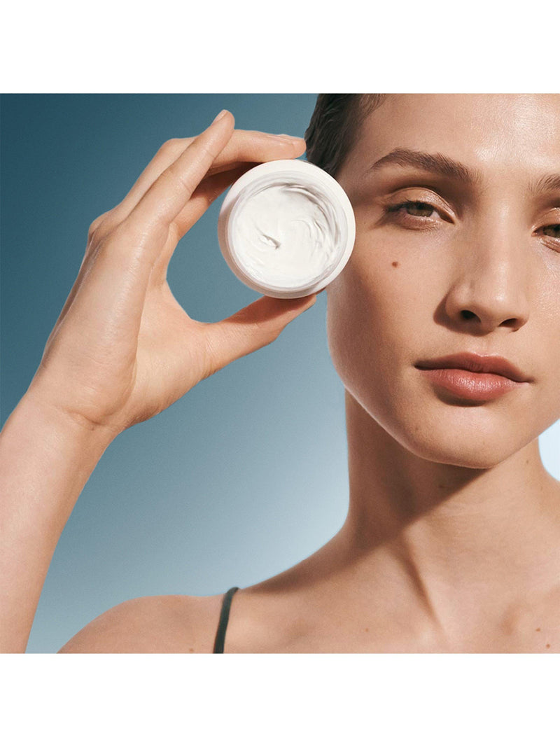 La Mer Moisture and Strength Duet gift set, imported from the UK