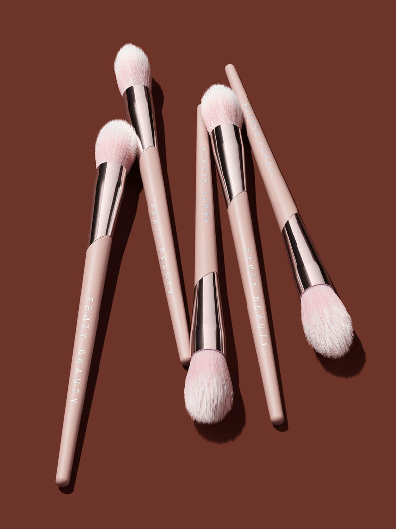 Fenty Beauty Precision Highlighter Brush 135 - British product
