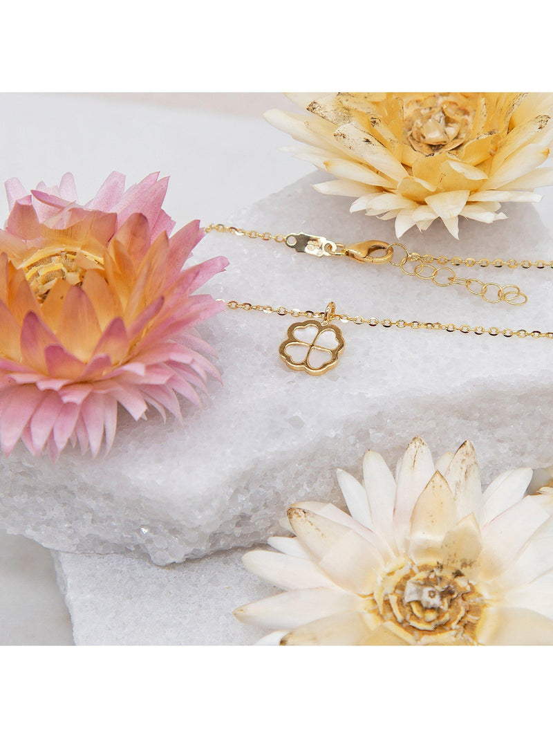IBB Pearl Clover Pendant with mother of pearl in 9ct yellow gold (British brand)