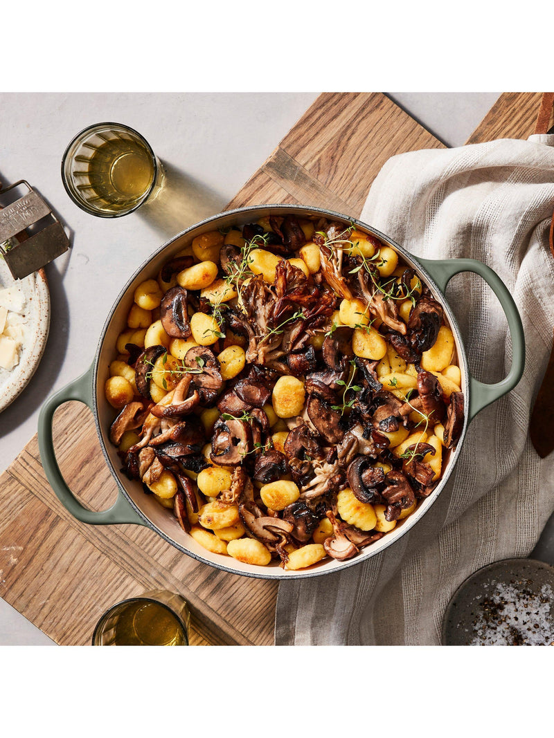 Le Creuset cast iron round casserole 22cm, UK version