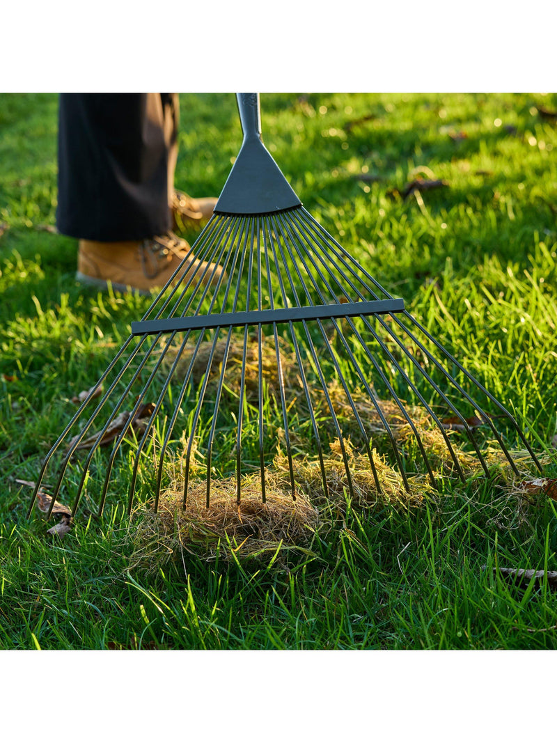 Burgon & Ball BoronGreen lawn rake green (British brand)
